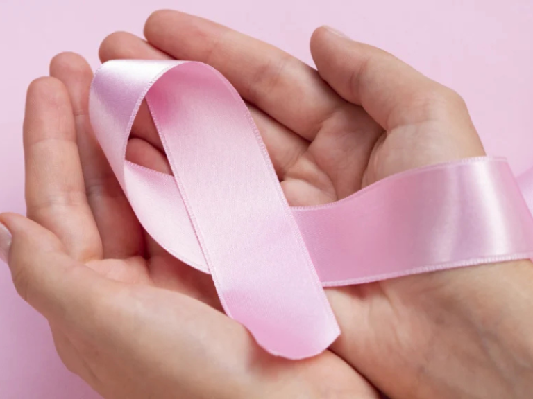 Outubro Rosa: prevenção do câncer de mama e saúde da mulher